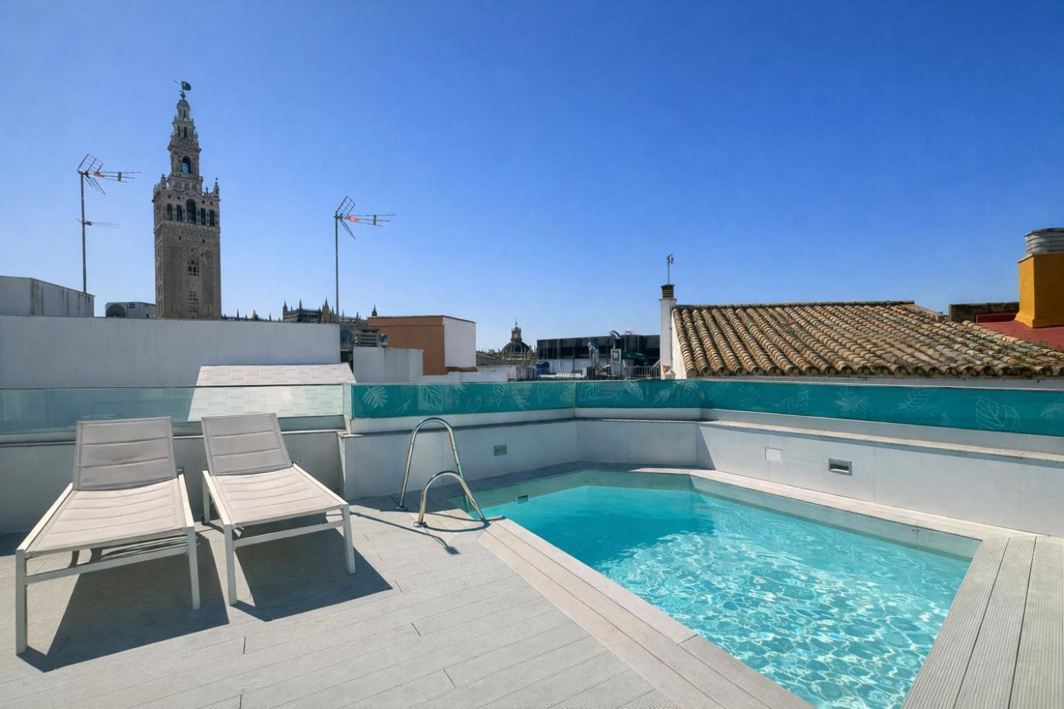 Numa Seville Molina — Foto’s 3